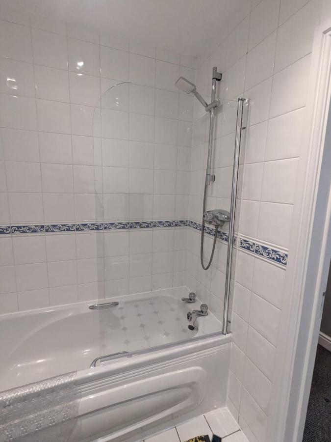Stylish Modern Apartment, Free Secure Parking Allesley Экстерьер фото